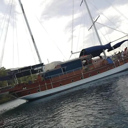 Botel Cemal Efe